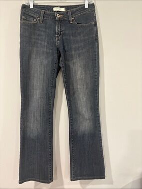 Levis 545 jeans low but cut mid rise fit 
Flap back pockets